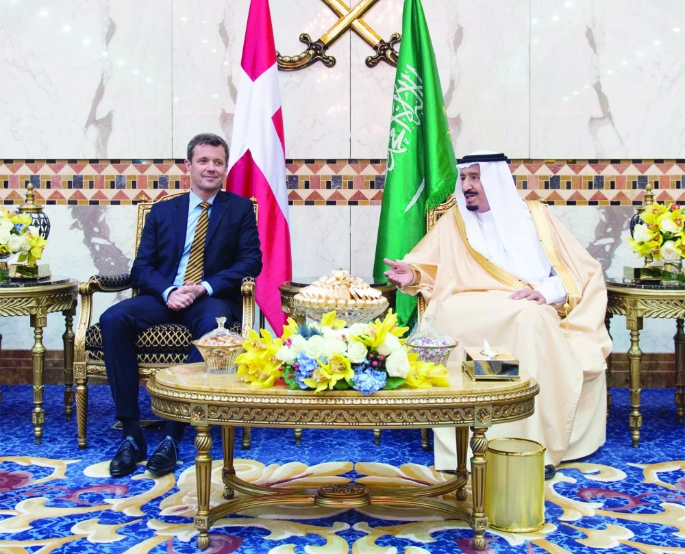 الملك سلمان بن عبدالعزيز وفريدريك هنريك خلال لقائهما