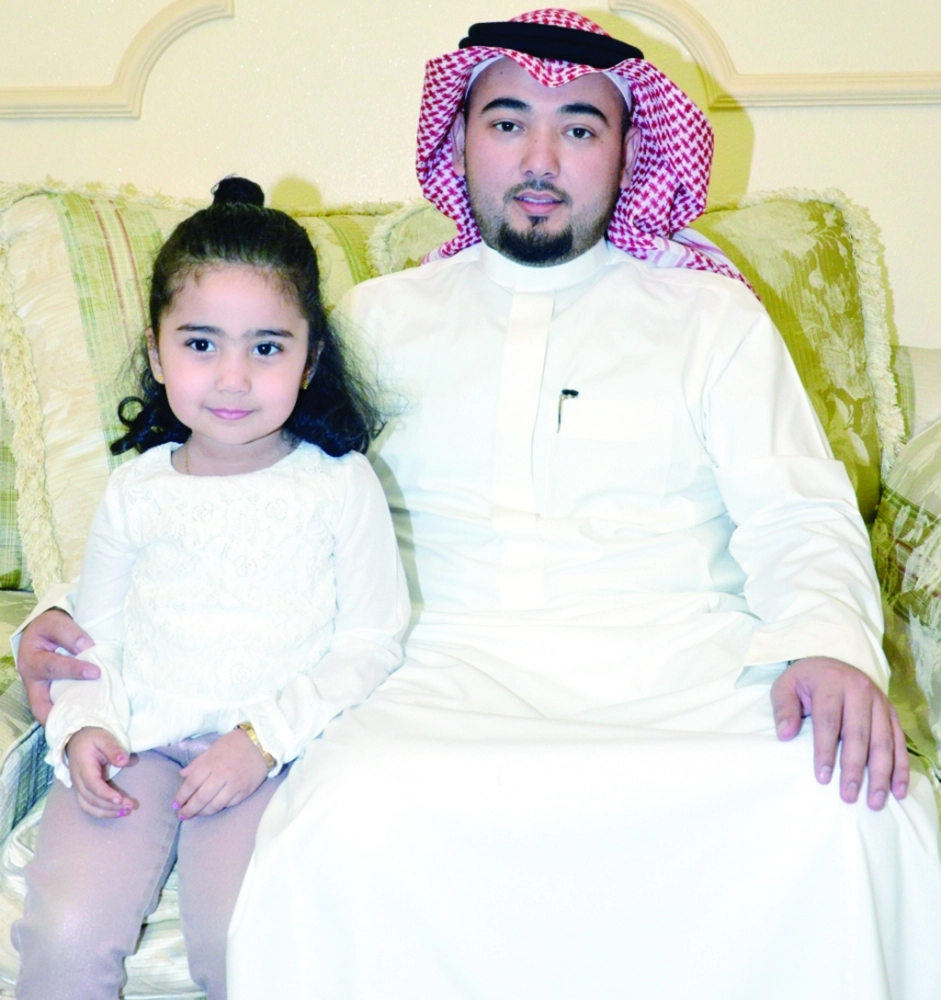 عبدالله بخاري مع ابنته        (عبدالمحسن دومان)