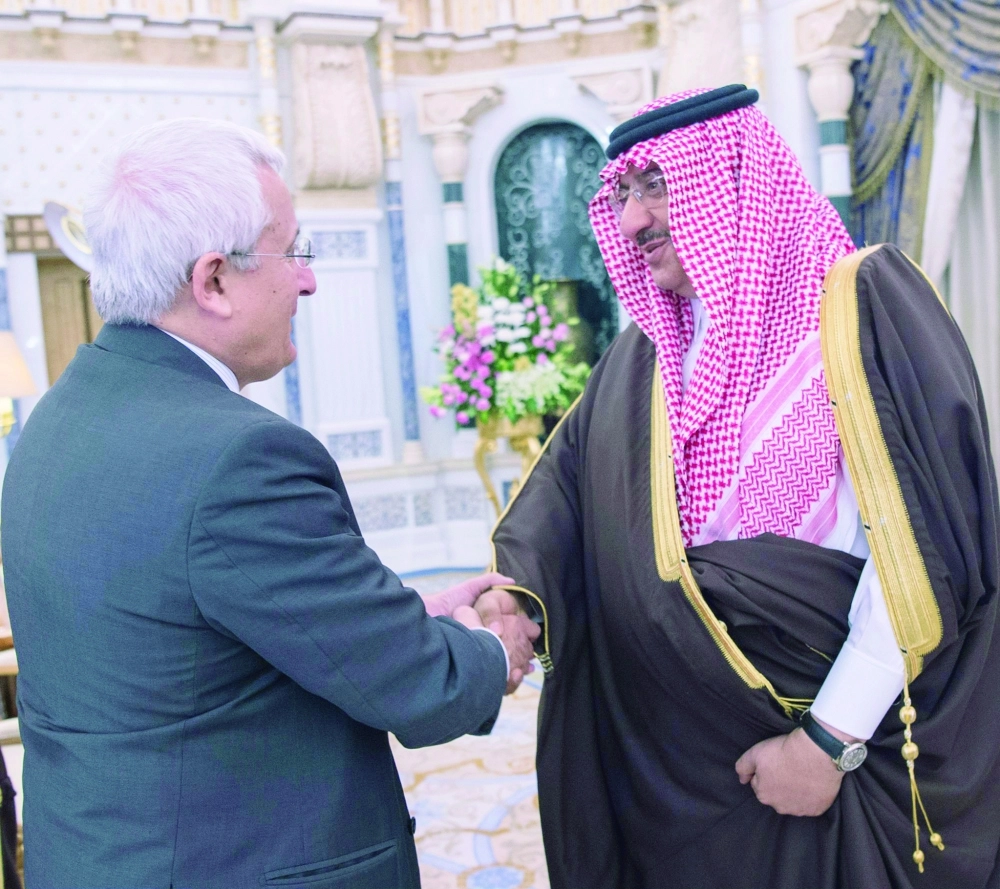 الأمير محمد بن نايف وماريو بوفو خلال اللقاء