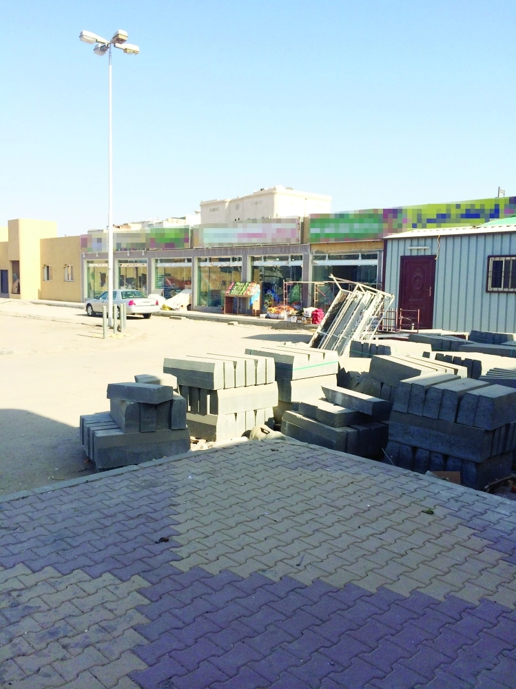  بعض المحال التي سلمت للباعة                          (مكة)