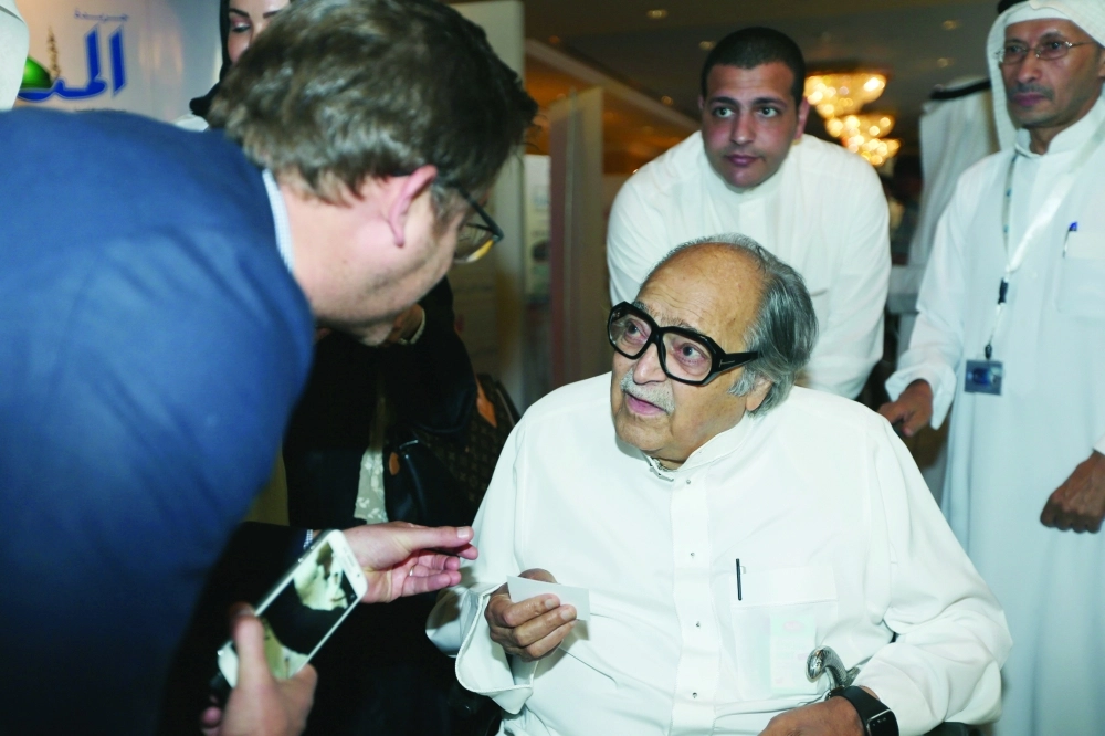 رئيس غرفة جدة صالح كامل يتحدث مع أحد الحضور