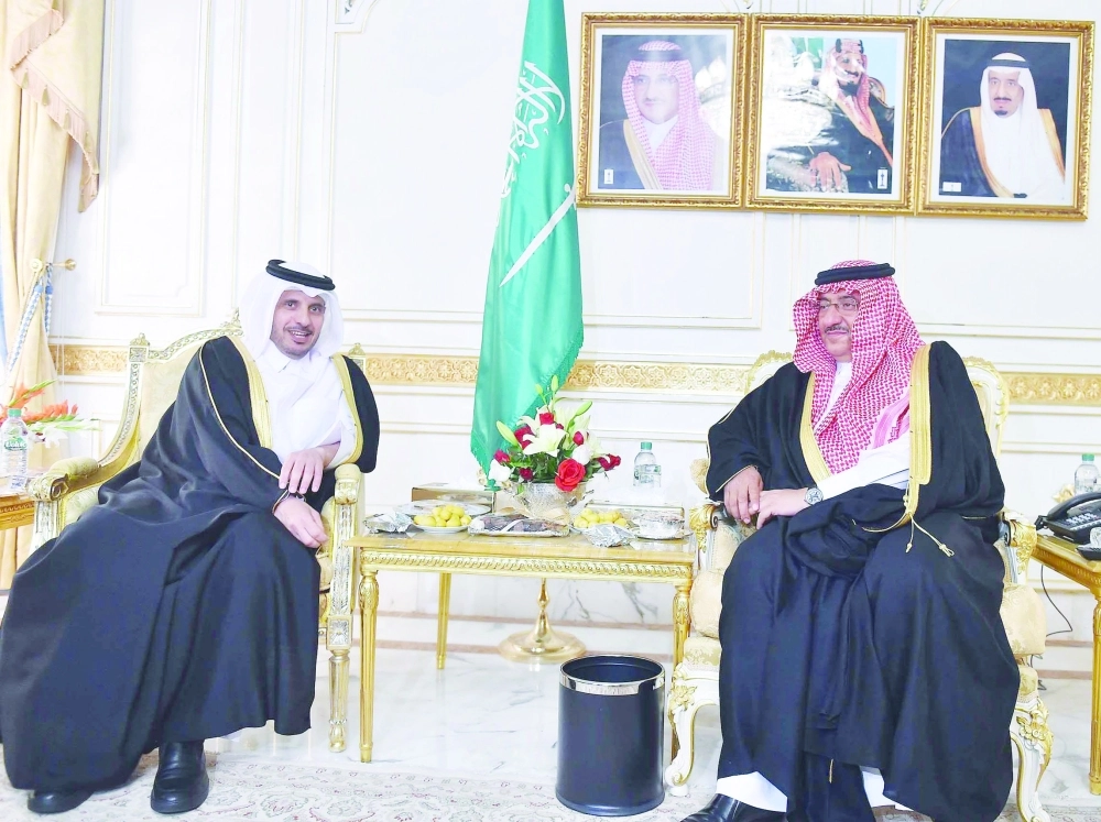 محمد بن نايف مستقبلا وزير الداخلية القطري             (واس)