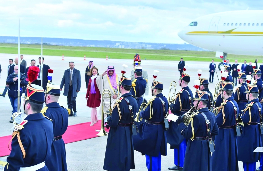 .. ومحييا حرس الشرف