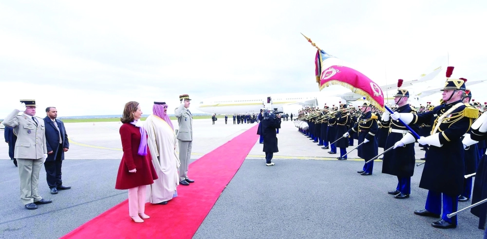 .. وخلال السلامين الوطنيين 