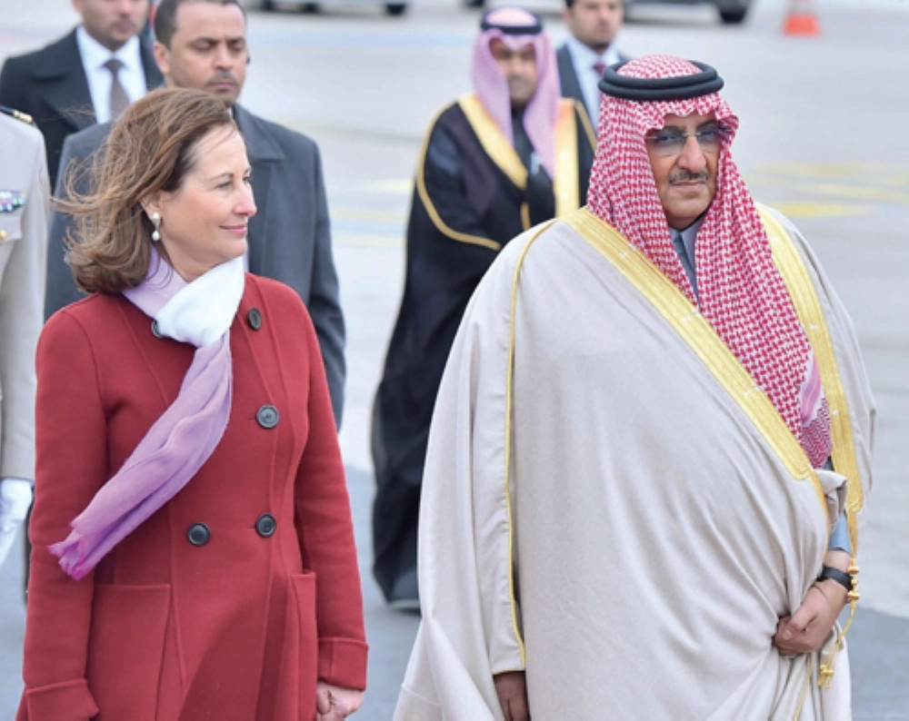 ..ولدى استقبال وزيرة البيئة الفرنسية له 