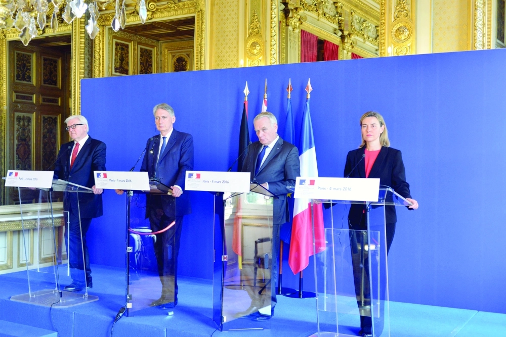 حديث صحفي لوزراء خارجية ألمانيا وبريطانيا وفرنسا والاتحاد الأوروبي في باريس        (إ ب أ)