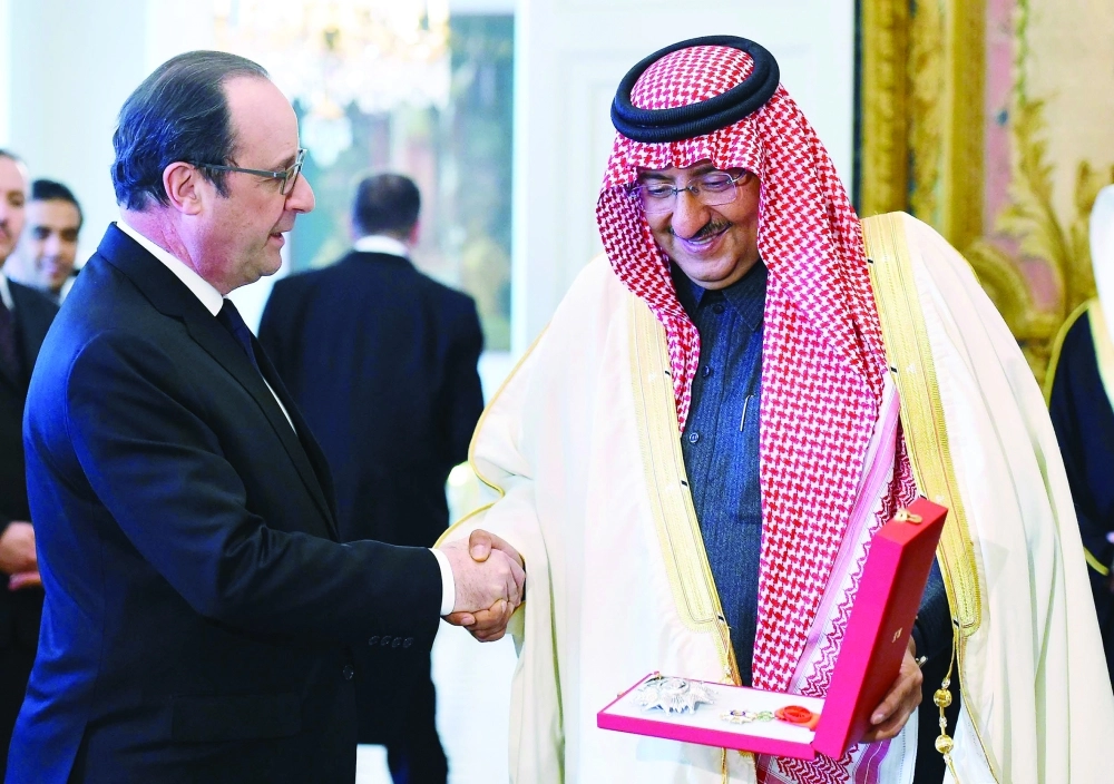 ..ويقلده وسام جوقة الشرف                                               (واس)