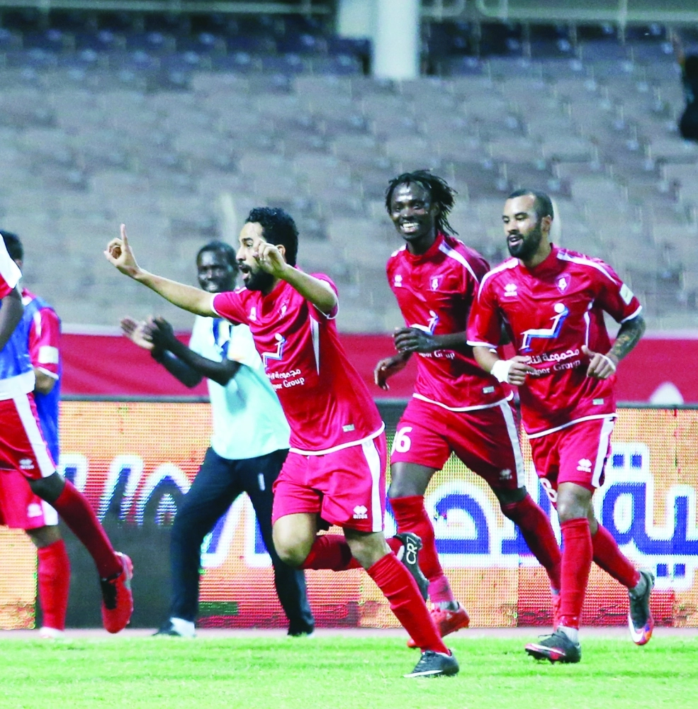 صقر عطيف محتفلا بهدفه في هجر أمس        (ياسر بخش)