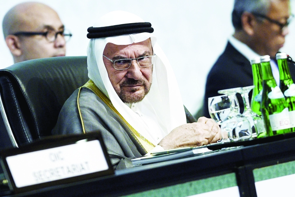 إياد مدني في قمة جاكرتا                          (رويترز)