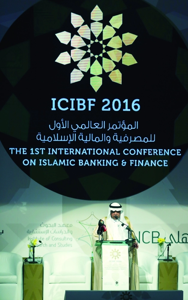 بكري عساس متحدثا بالمؤتمر 