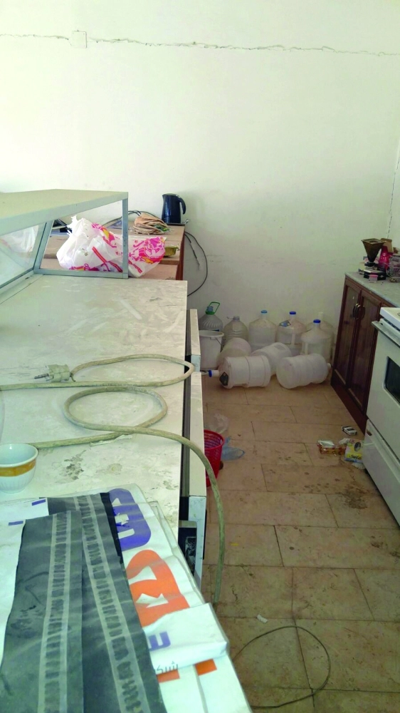 غرفة تحولت لتجمع الأوساخ والقاذورات                  (مكة)