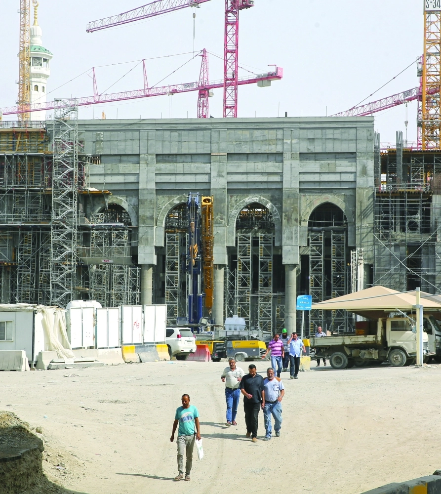 بوابات المسجد الحرام قيد الإنشاء                                  (ياسر بخش) 