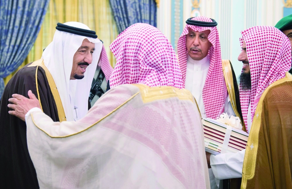 خادم الحرمين لدى استقباله المواطينين