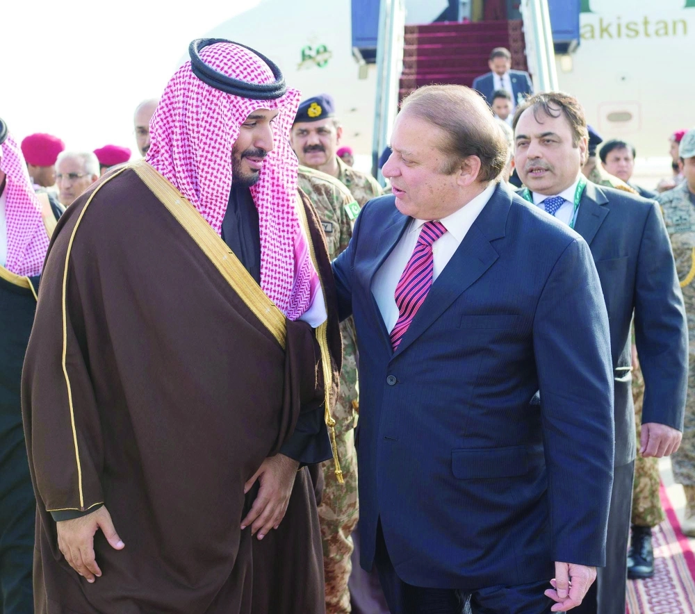 الأمير محمد بن سلمان يلتقي رئيس الوزراء الباكستاني في حفر الباطن أمس 