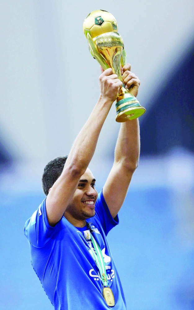 إدواردو يحمل كأس ولي العهد (مكة)