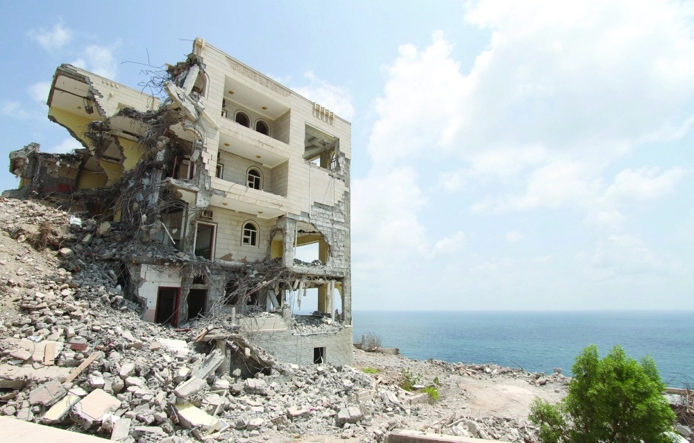 الحوثيون يقصفون مقر إقامة هادي في قصر المعاشيق