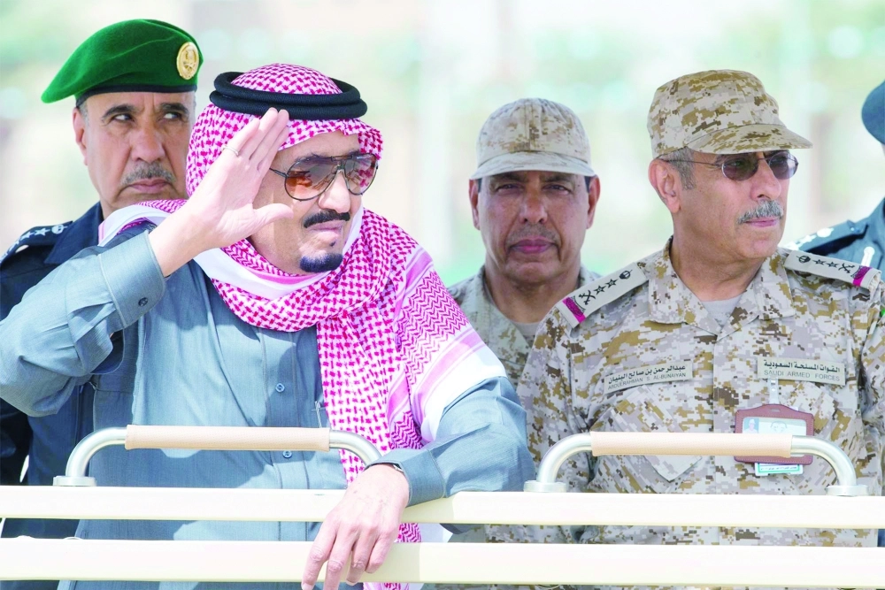  الملك سلمان يتفقد القوات العسكرية المشاركة في مناورة رعد الشمال  (بندر الجلعود)