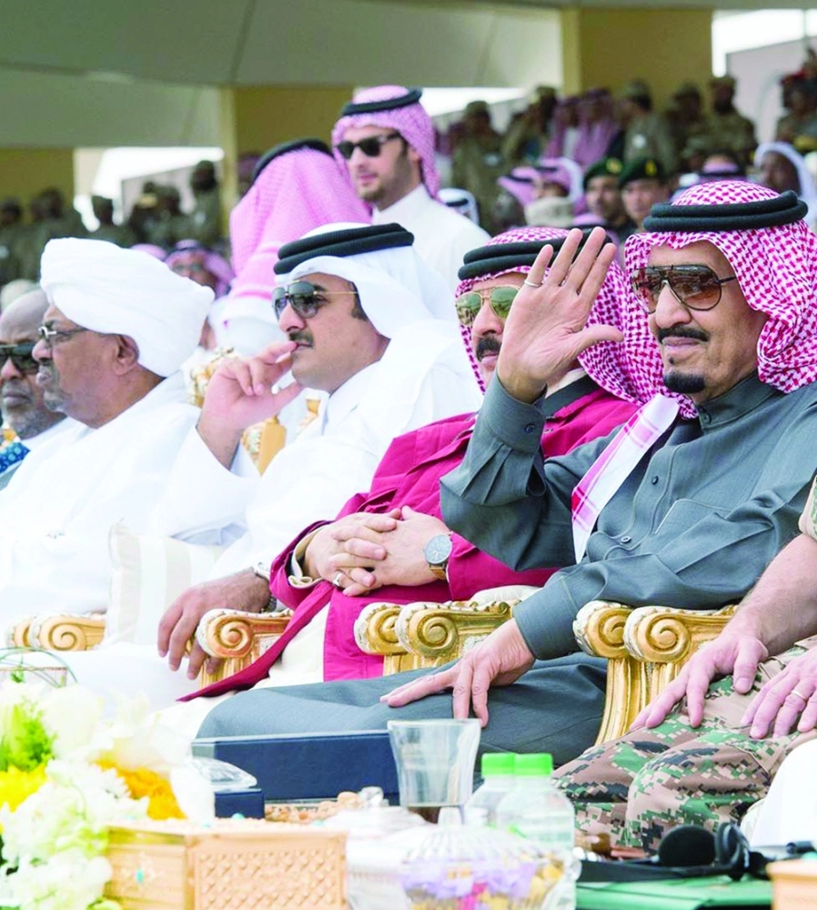 قادة الدول المشاركة يتابعون العرض