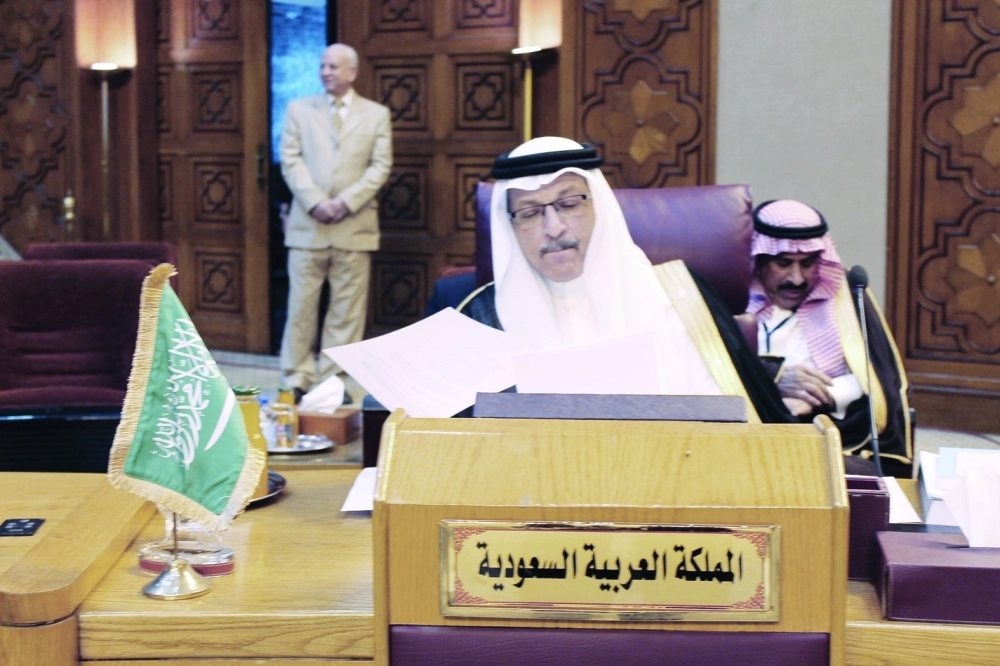 أحمد قطان رئيس وفد السعودية في الاجتماع الوزاري العربي أمس  (مكة)