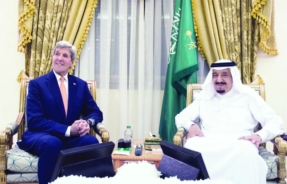 الملك سلمان لدى استقباله كيري