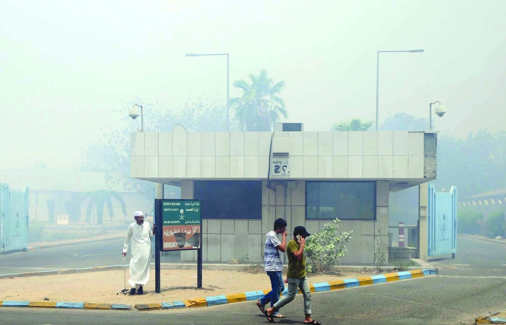 أثر حريق على أجواء مستشفى الملك عبدالعزيز بجدة