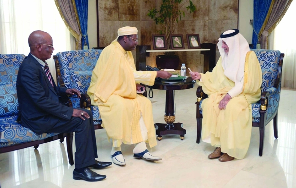 وخلال استقباله القنصل الجابوني عبدالعزيز برانلي