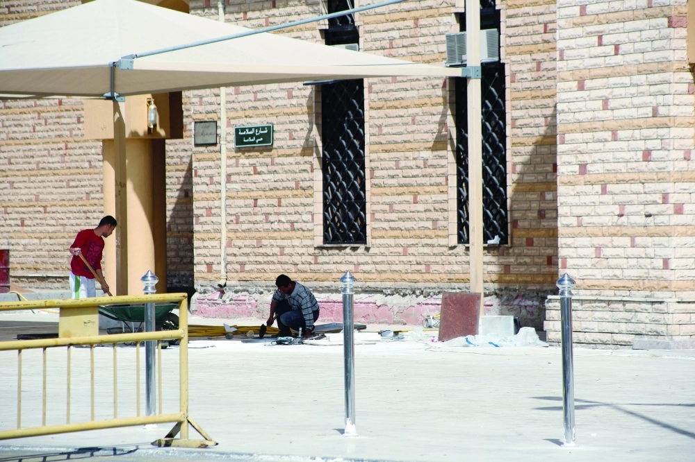 من أعمال الترميم في المسجد      (شاكر بيك)