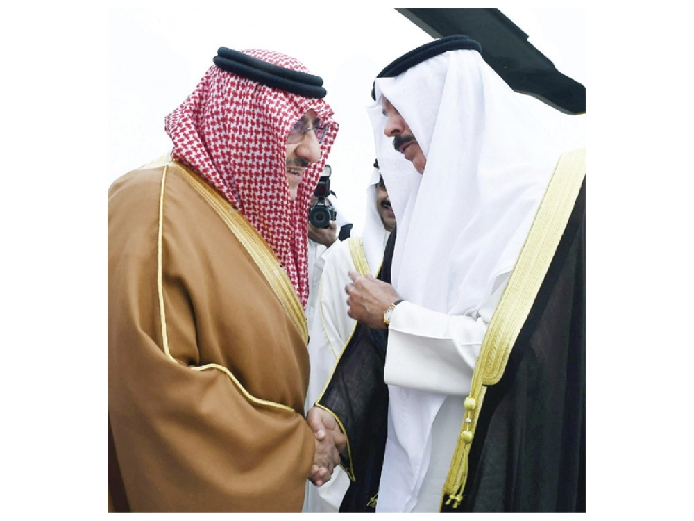 الأمير محمد بن نايف مودعا الصباح       (واس)