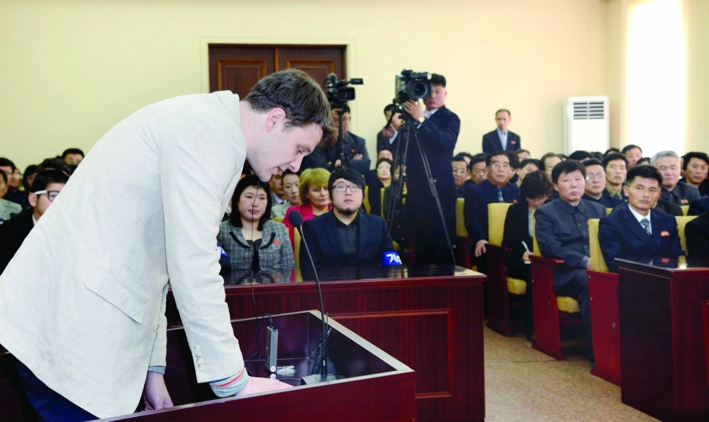 الطالب الأمريكي خلال محاكمته في كوريا الشمالية        (رويترز)