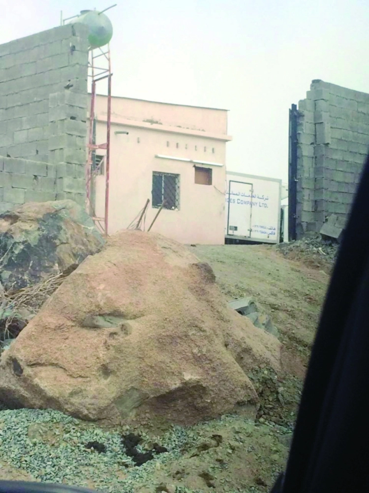 مدخل جانبي للمستودع   (مكة)