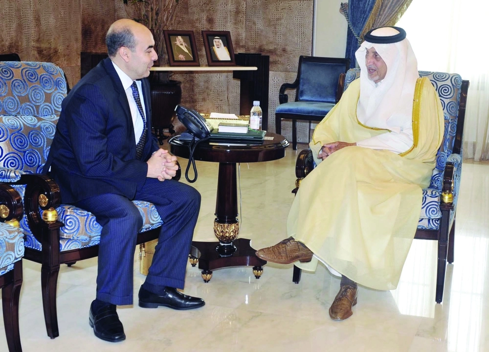 .. ولدى لقائه إبراهيم جولي 