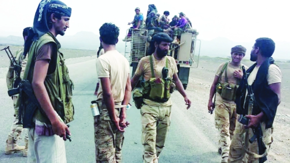 عناصر من المقاومة الشعبية بمعارك الجبهة الشمالية من تعز        (مكة)