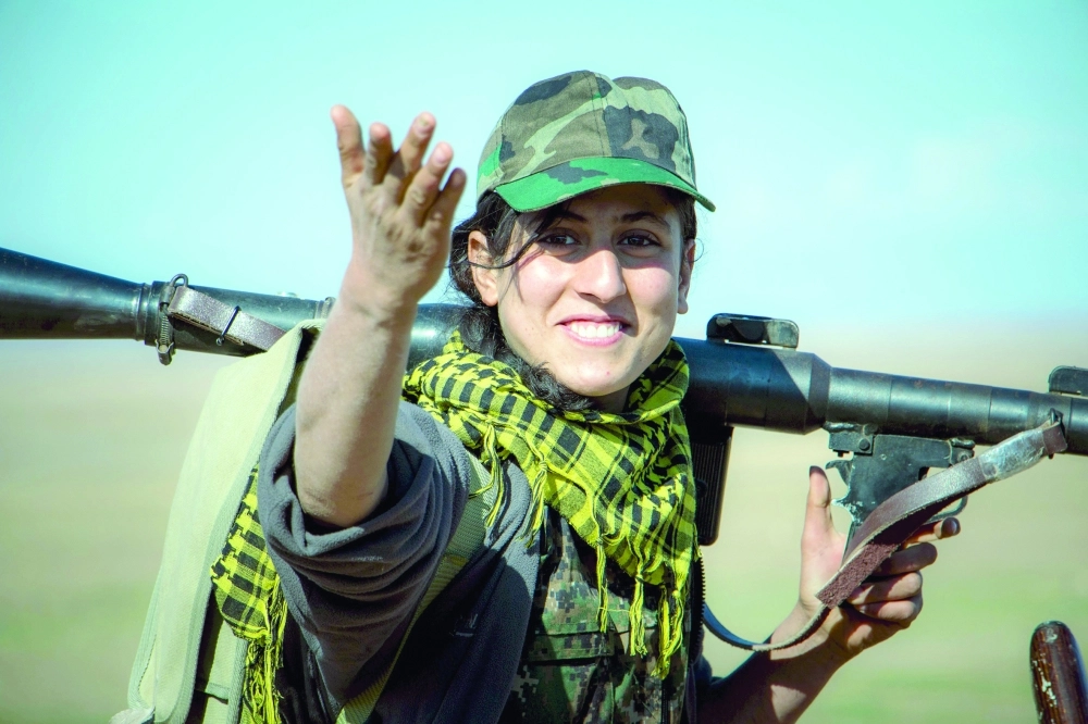 مقاتلة كردية قرب الحسكة في سوريا              (رويترز)