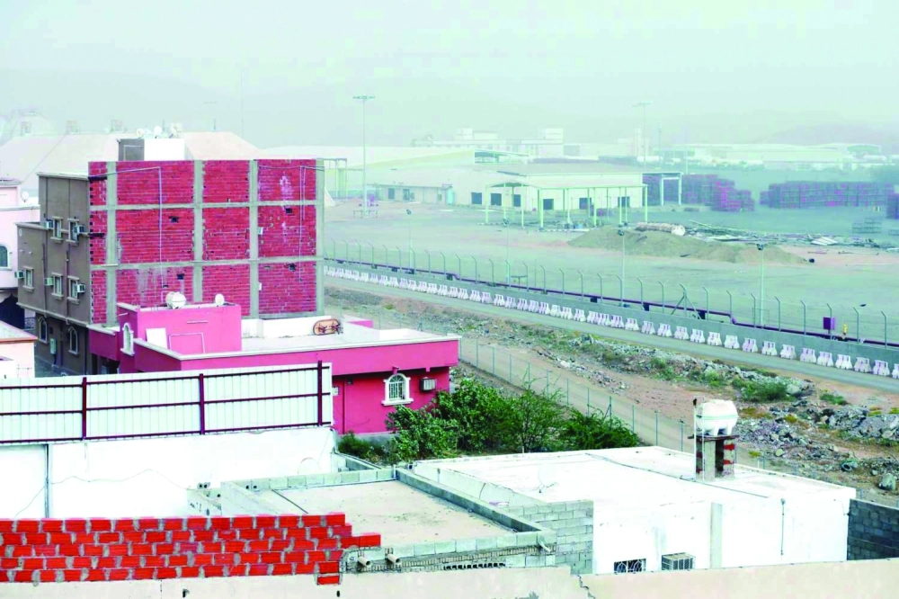 مصنع في أحد أحياء جدة         (مكة)