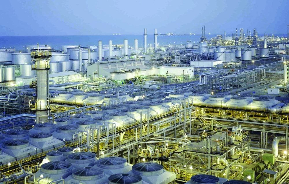 أحد مصافي أرامكو على الخليج العربي         (مكة)