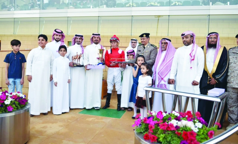 ذوو الشهداء يتوجون الفائز بالكأس