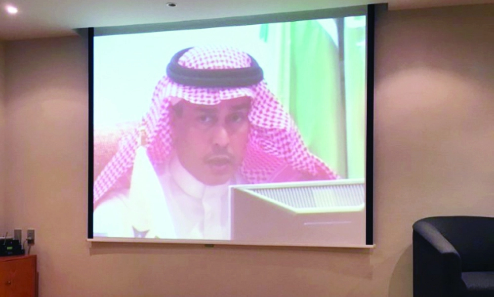 الهبدان متحدثا في اللقاء      (مكة)