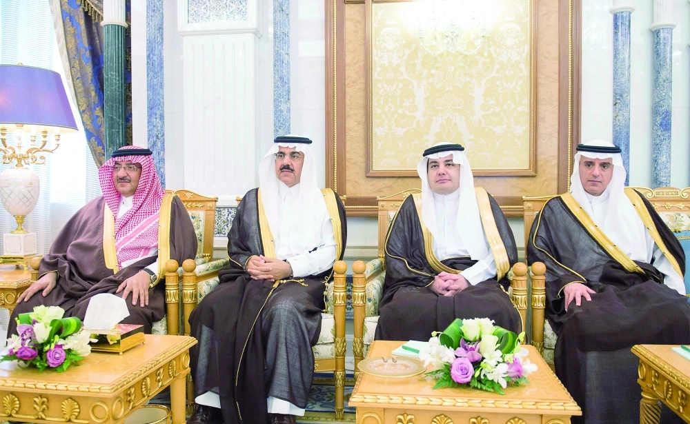 الأمير محمد بن نايف ومساعد العيبان وعادل الطريفي وعادل الجبير خلال اللقاء