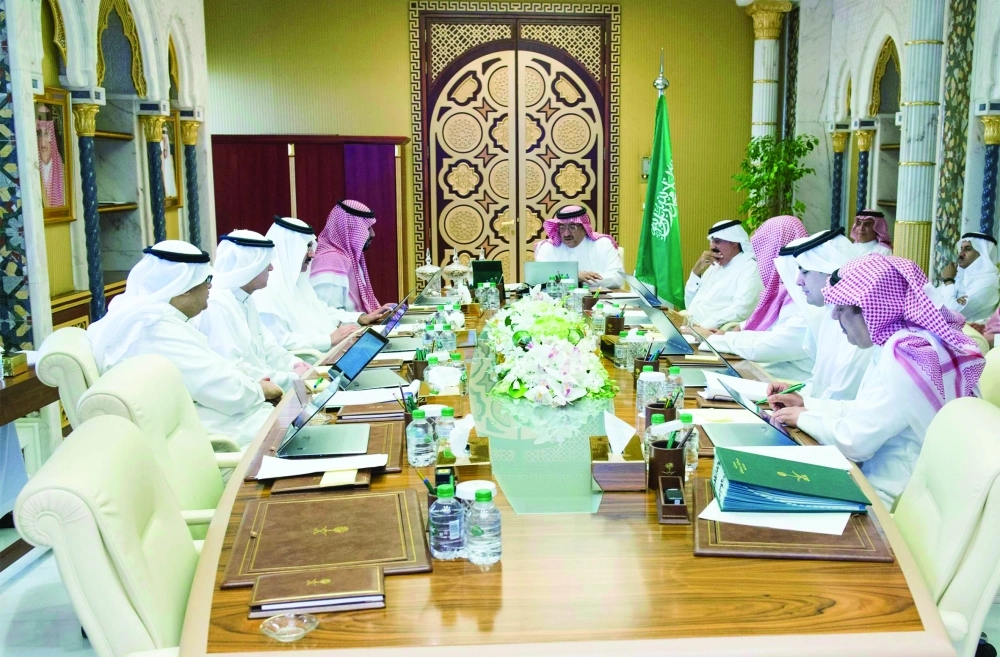 الأمير محمد بن نايف مترئسا أمس اجتماع المجلس في قصر اليمامة بالرياض أمس      (واس) 