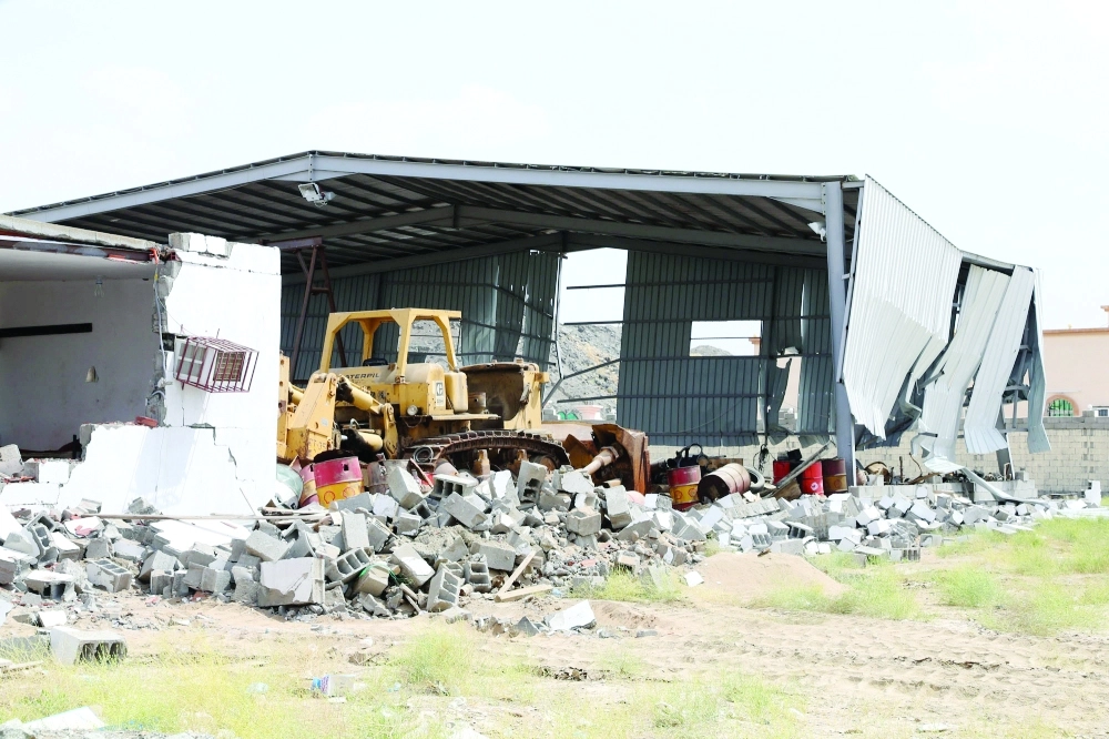 هناجر وأحواش مخالفة في مقنعة                   (أحمد جابر)