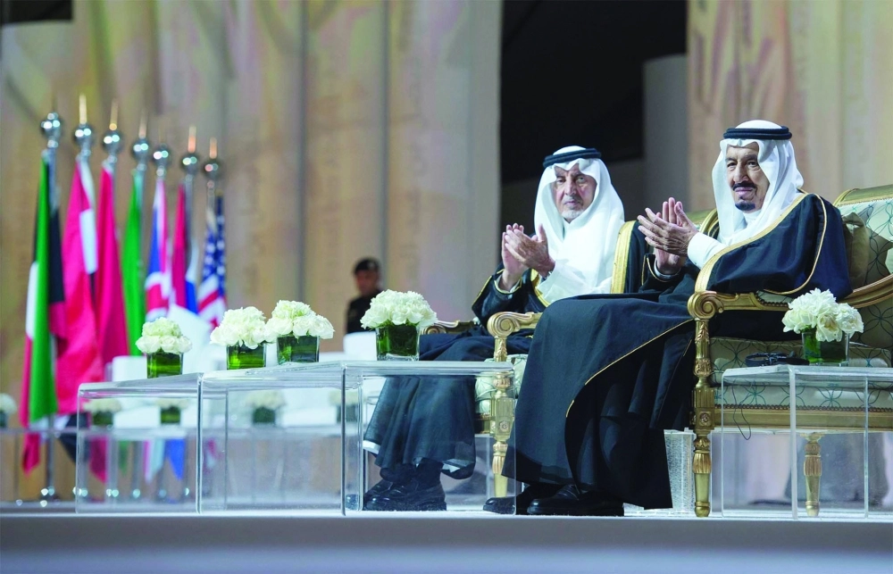 الملك سلمان خلال حفل التكريم