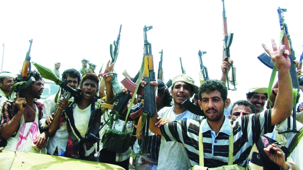 مقاتلون بالمقاومة الشعبية في جبهة جعولة شمال غرب عدن                              (مكة) 