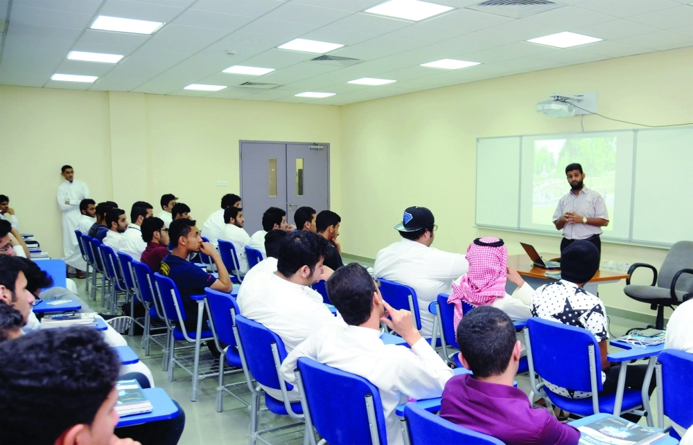 محمد النعيمي يلقي محاضرته         (مكة)