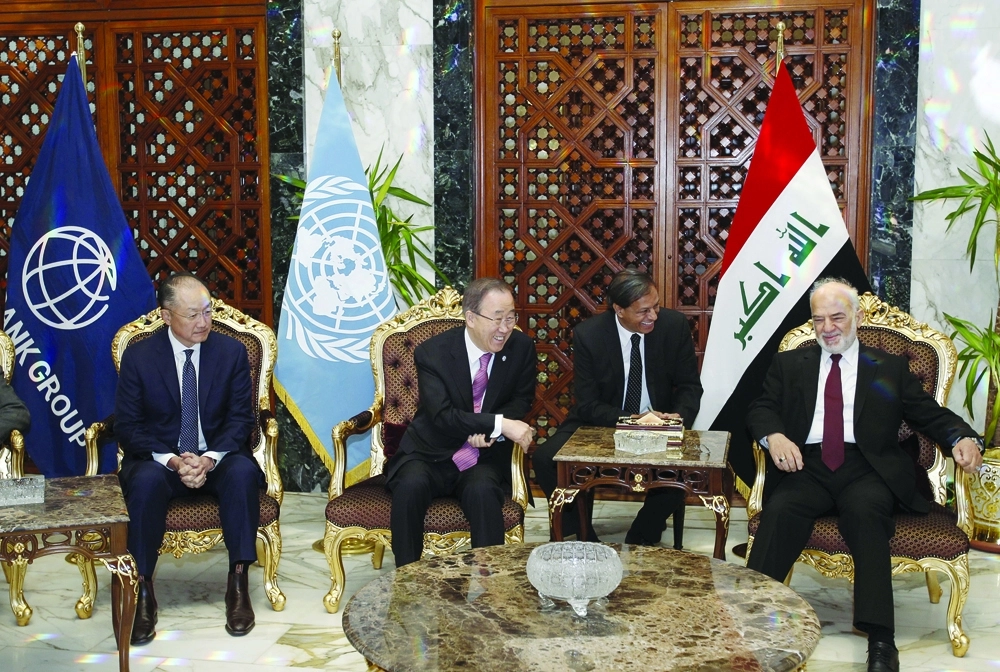 الجعفري مستقبلا بان كي مون في بغداد أمس (رويترز)