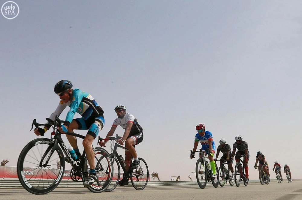 جانب من سباق الدراجات