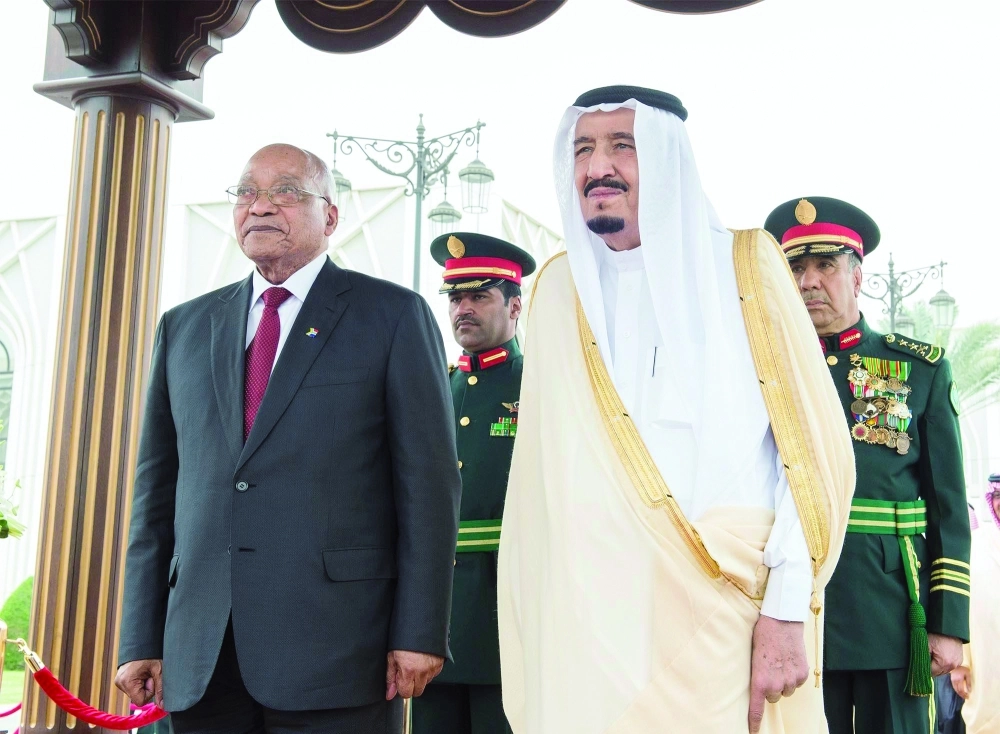 .. وخلال عزف السلامين الوطنيين