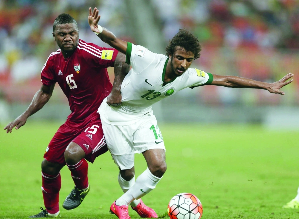 جانب من مباراة الذهاب بين السعودية والإمارات                   (مكة)