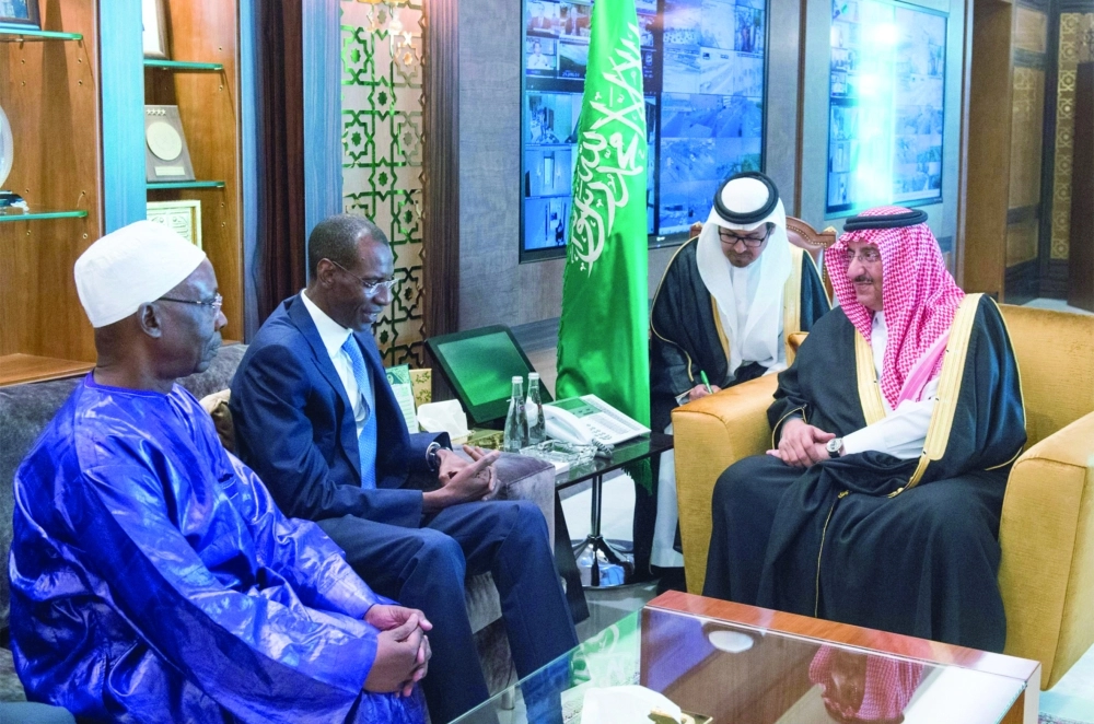 .. وخلال لقائه عبدالله ديالو                                                       (واس)