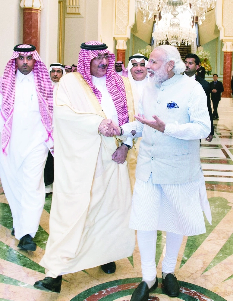 الأمير محمد بن نايف لدى لقائه ناريندرا مودي في الرياض أمس (واس)