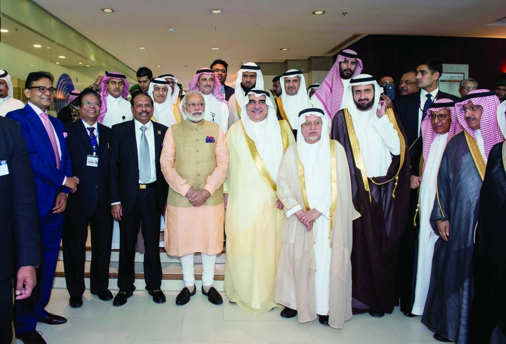 ناريندرا موري متوسطا رجال الأعمال السعوديين 